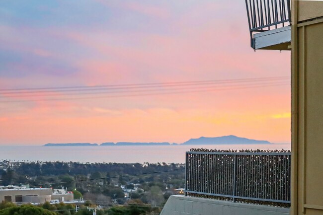 Foto del edificio - 3333-3367 Hilltop Dr