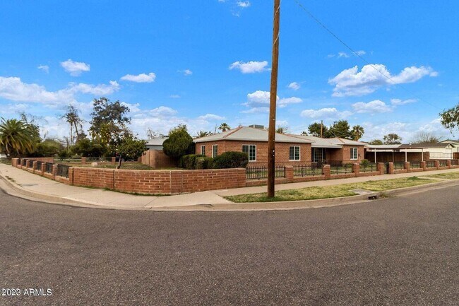 Building Photo - 1330 E Monte Vista Rd