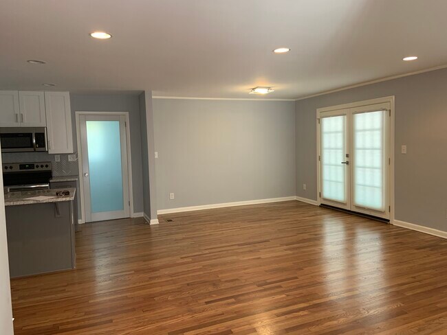 Building Photo - 2282 Shamrock Dr