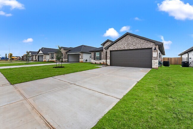 Building Photo - 3515 Turnpike Dr