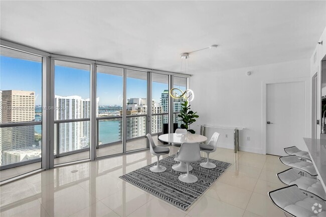 Building Photo - 495 Brickell Ave