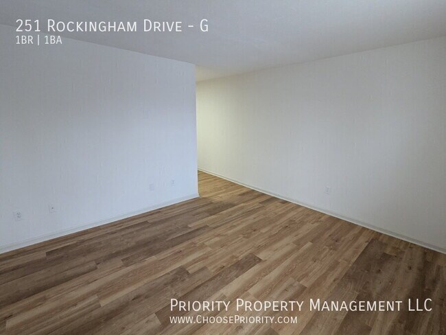 Foto del edificio - 251 Rockingham Dr