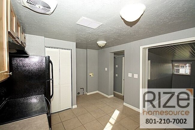 Foto del edificio - 1172 S Redwood Dr
