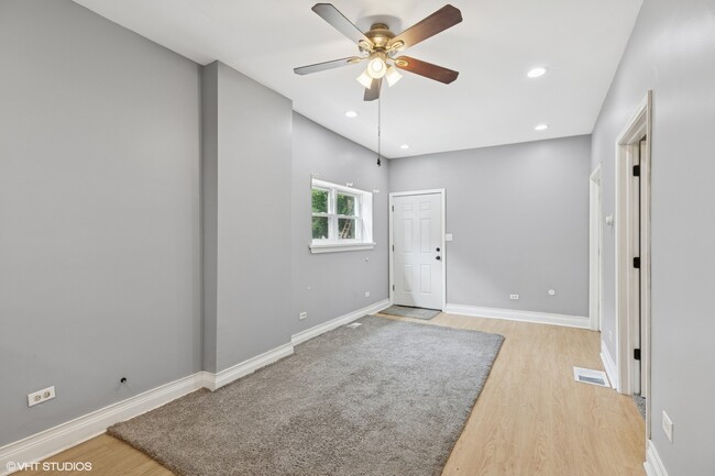 Building Photo - 5145 S Racine Ave
