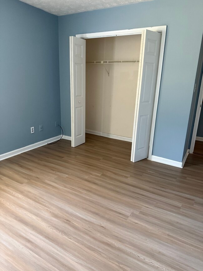 Building Photo - 5836 N Castlegate Dr