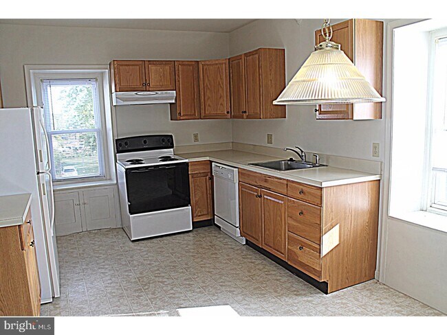 Building Photo - 555 2nd Ave