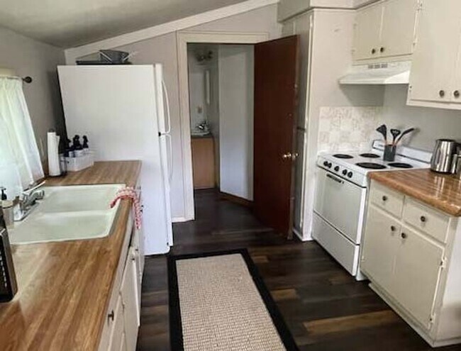 Building Photo - Neenah House for Rent