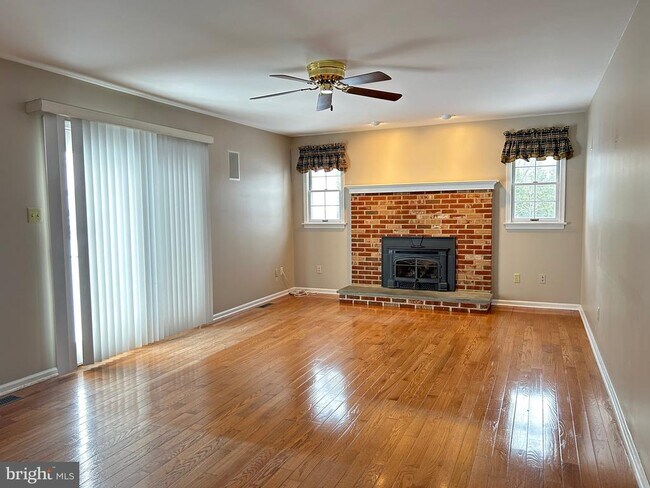 Foto del edificio - 492 Indian Creek Rd