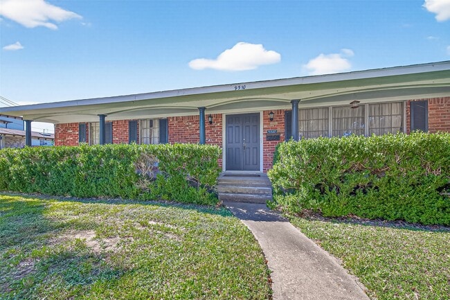 Building Photo - 9310 Cliffwood Dr