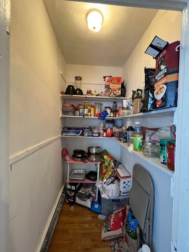Building Photo - Porter Square, Eat-in Kitchen, Laundry on ...
