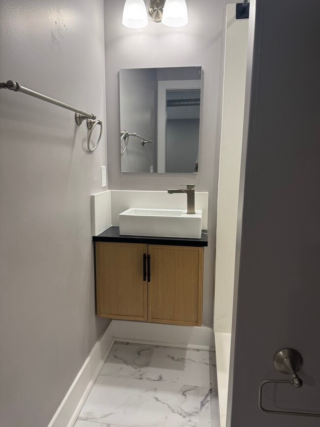 Building Photo - 352 Ermine Way