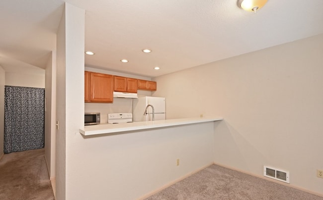 Building Photo - Sophistication and Comfort in this 1-bedro...