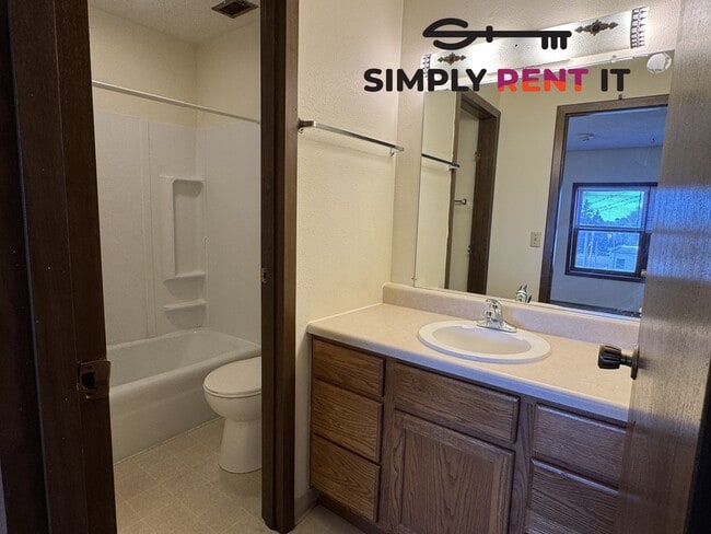 Foto del edificio - Renovated 2 bedroom, Story City