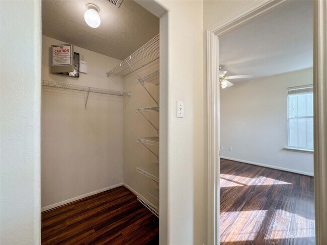 Foto del edificio - 4119 Knollwick Ct