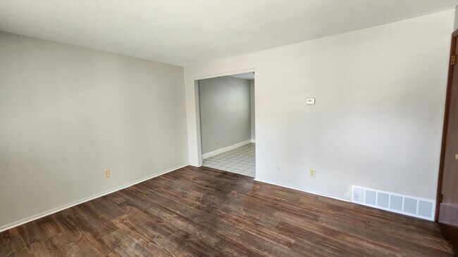 Foto del edificio - 192 E Norwich Ave