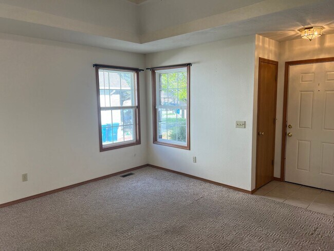 Foto del edificio - COMING SOON! All-Brick Duplex near Nixa High School