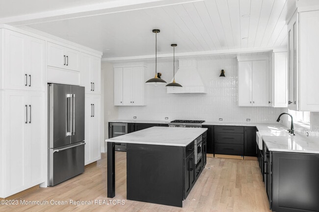 Foto del edificio - 21 Lakeside Ave