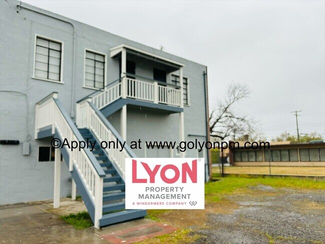 Building Photo - Spacious upstairs 2 bedroom apartment avai...