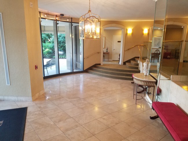 Foto del edificio - 8340 Greensboro Dr