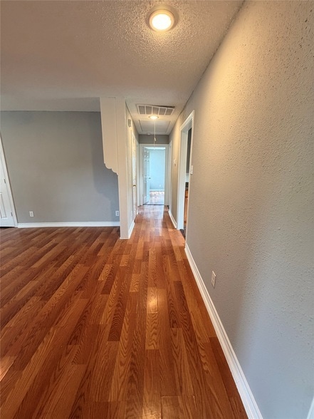 Foto del edificio - 6103 Sherwood Dr