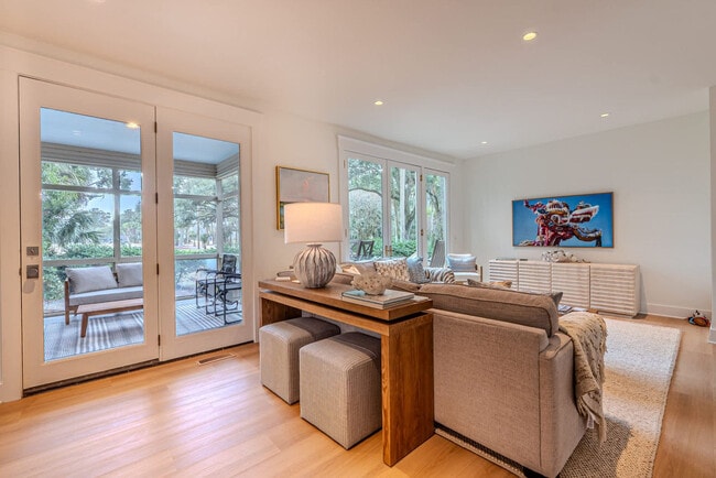 Building Photo - 8 Heath Dr