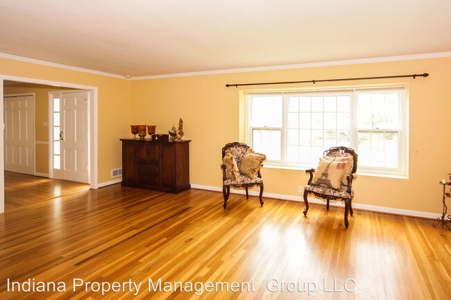 Foto del edificio - 6835 Creekside Ln