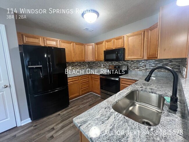 Foto del edificio - 114 Windsor Springs Rd