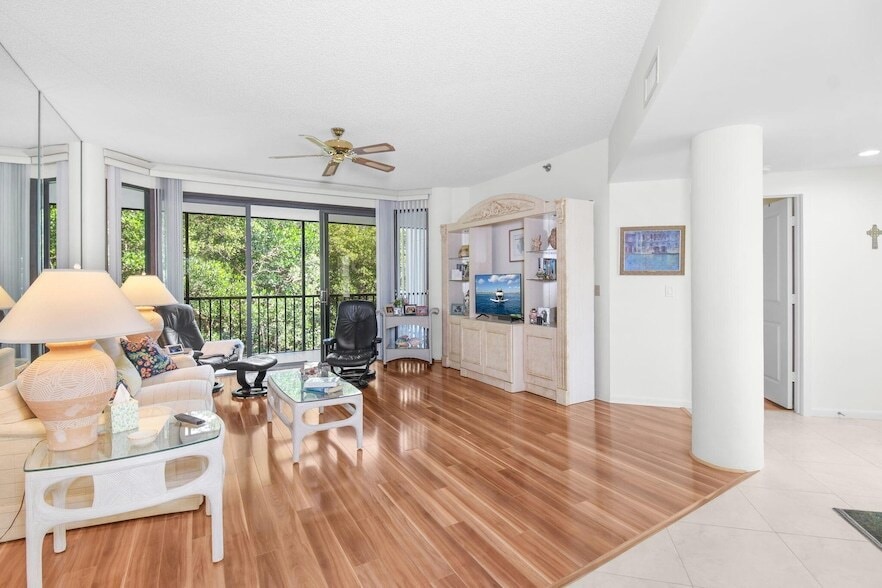 Photo - 221 NE Plantation Road Unit 316