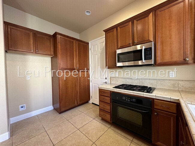 Building Photo - 8221 Ashcrest Ln