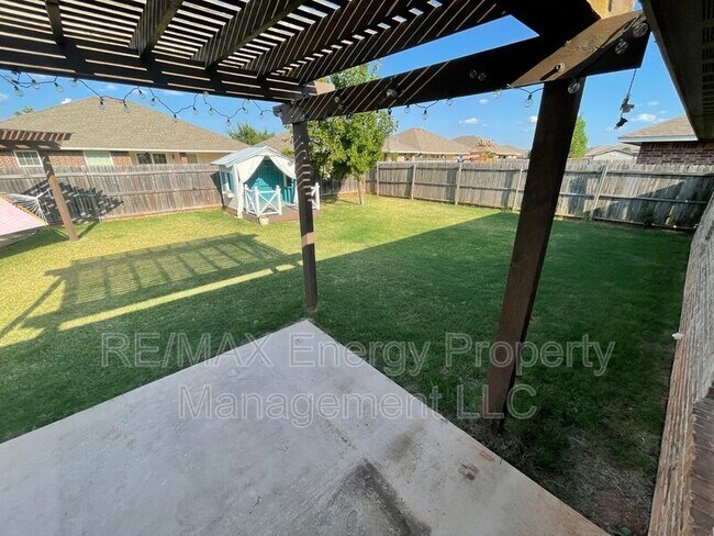Building Photo - 2265 Blue Jay Dr