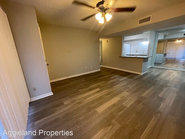 Building Photo - 2 br, 2 bath House - 904 University Oaks #142