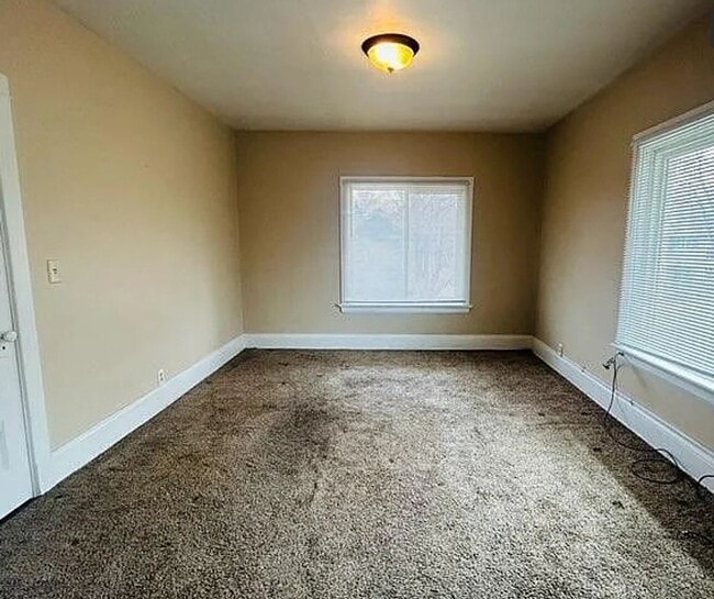 Building Photo - 983-985 87th Ave W