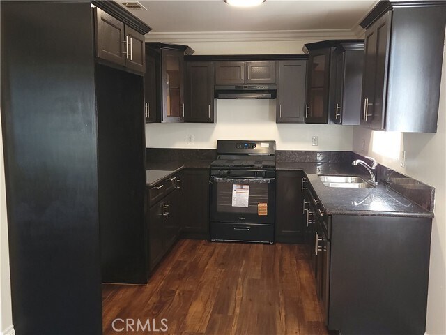 Building Photo - 1719 W 39th Pl