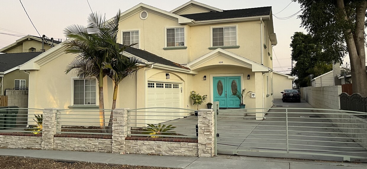 Foto principal - 4318 W 133rd St