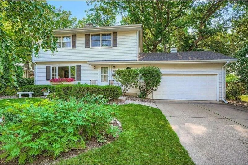 Foto principal - 3026 Idaho Ave N