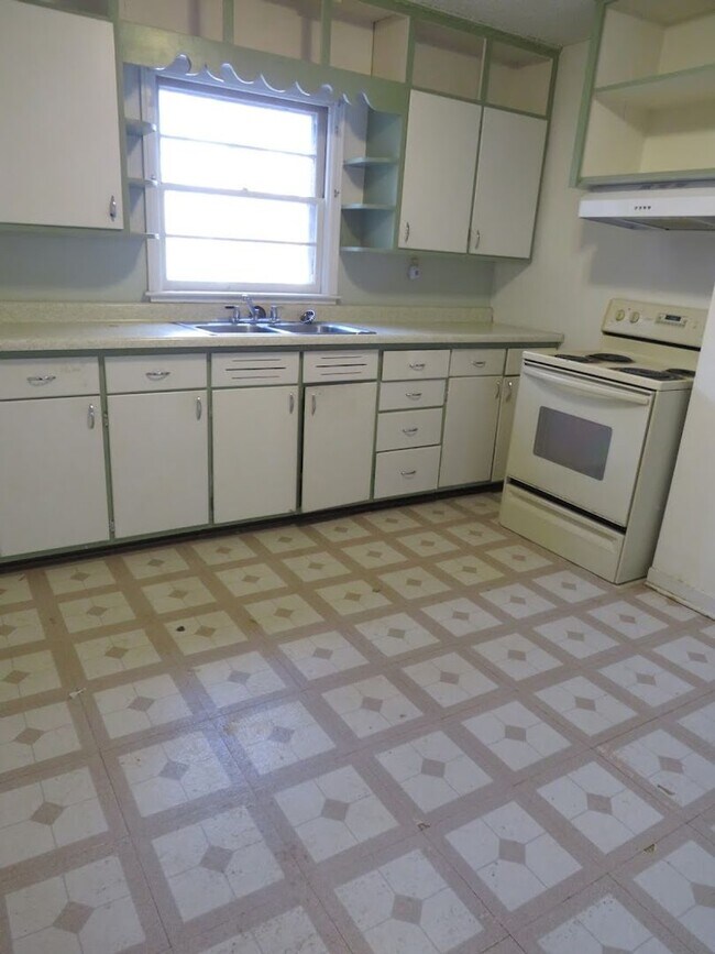 Building Photo - 3420 Blakeley Ave