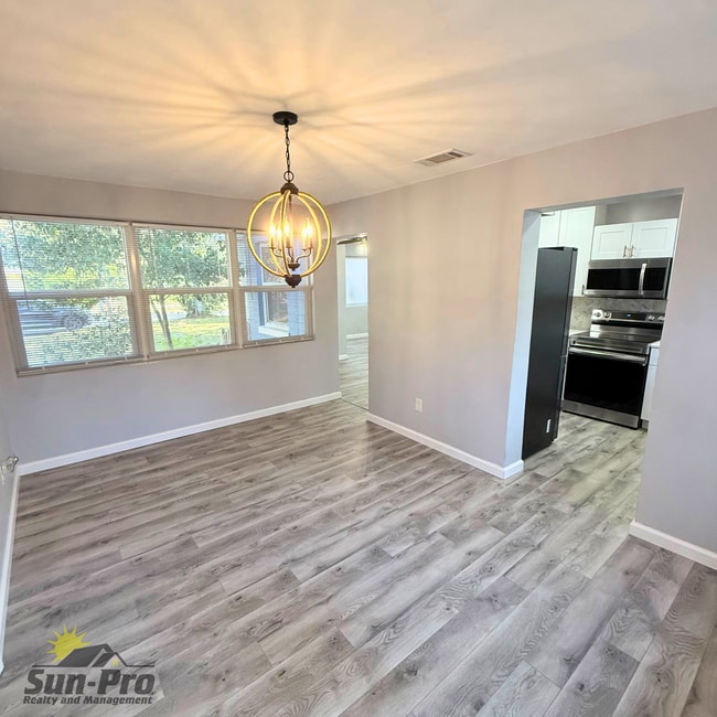 Building Photo - 332 S Seneca Blvd