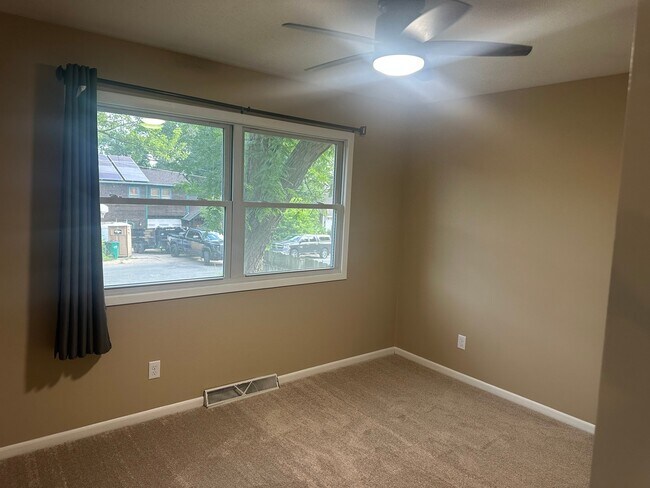 Foto del edificio - 5945 Sunset Rd