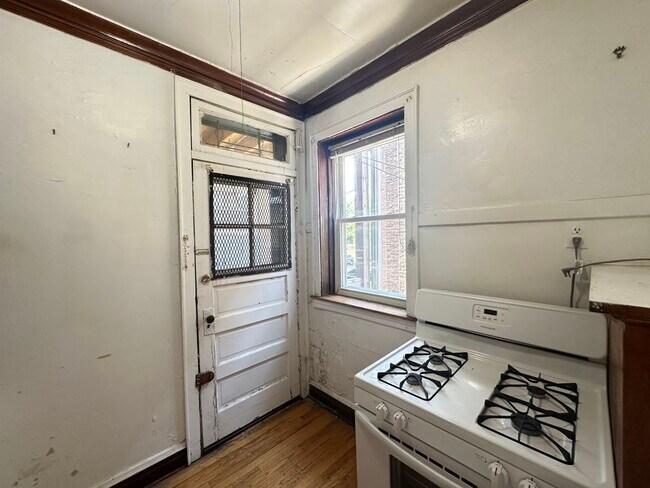 Building Photo - 4830 W Addison St