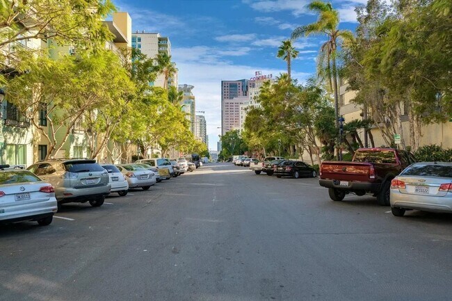 Building Photo - Move-In Ready 2BR/2BA Condo in Prime Cortez Hill Location!