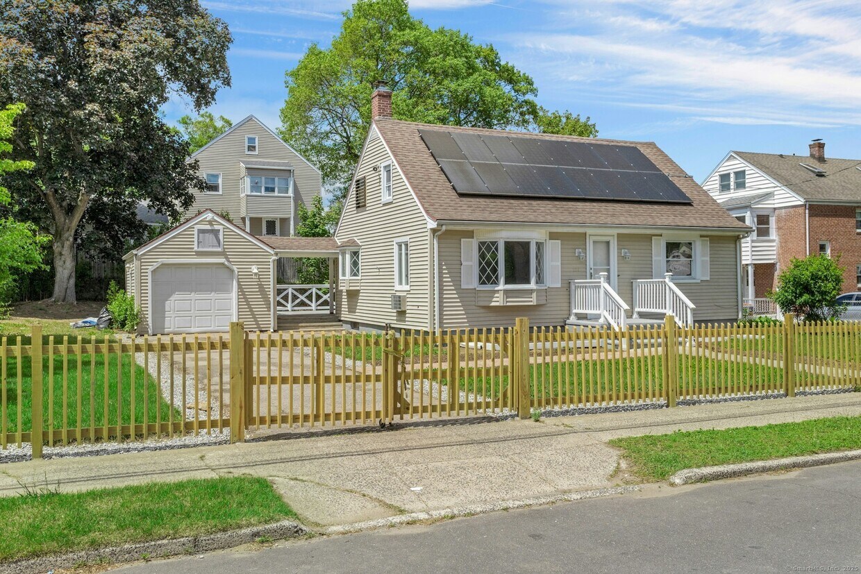 Primary Photo - 184 Merritt St