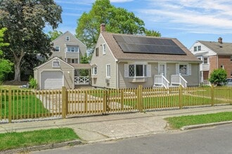 Building Photo - 184 Merritt St