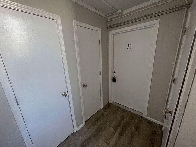 Foto del edificio - 3408 Balboa Ln