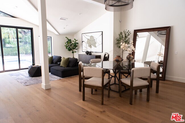 Foto del edificio - 3436 Longridge Ave
