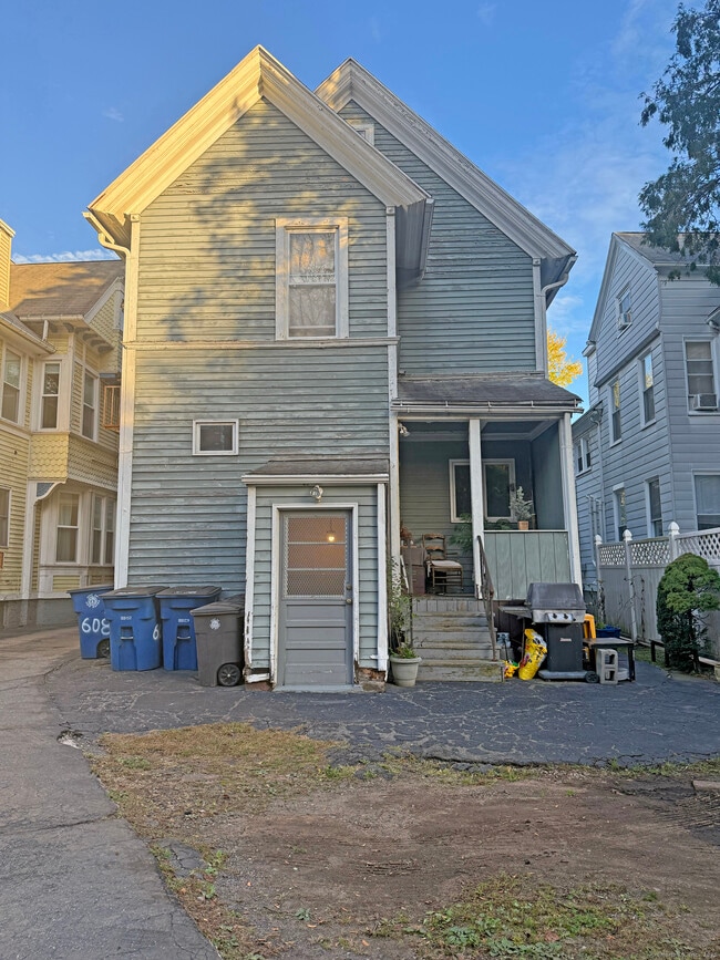 Building Photo - 608 Orange St