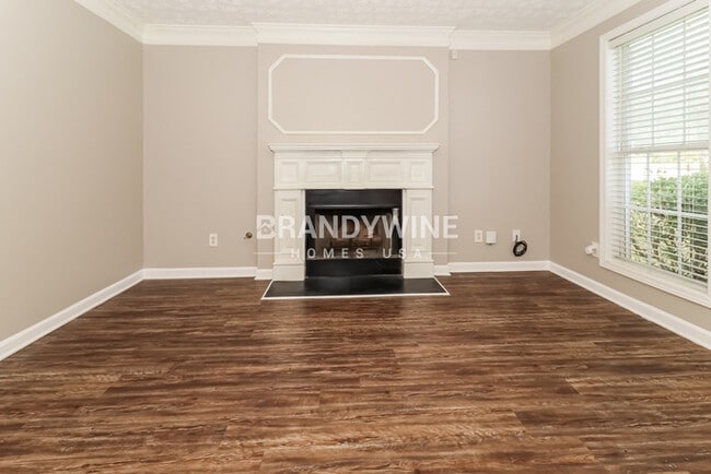 Building Photo - 3915 Riverside Pkwy