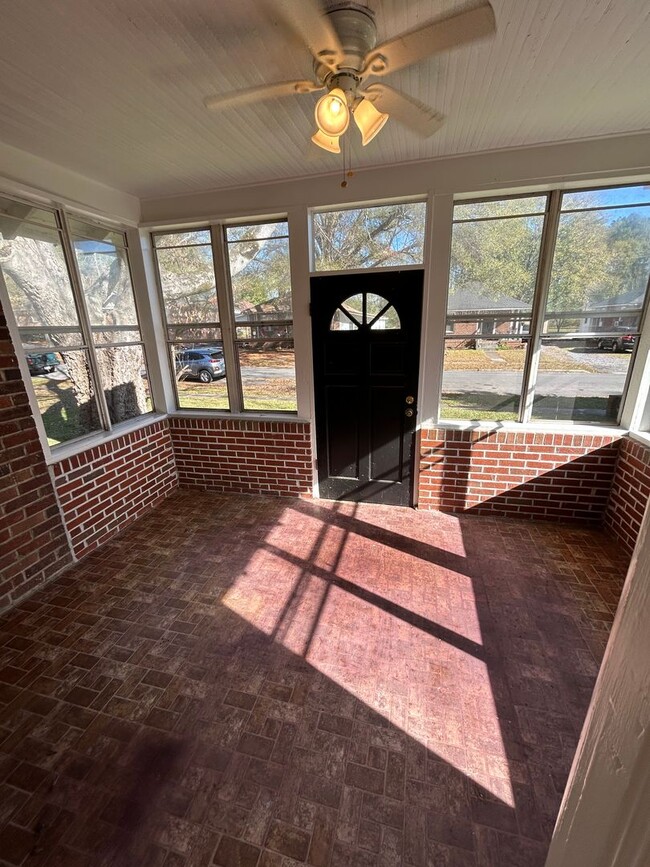 Building Photo - 3/1.5 Brick House in Celanese $1,395