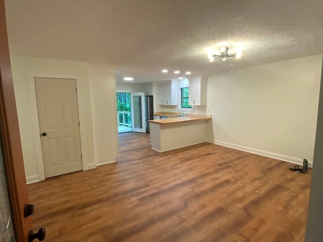 Building Photo - Beautifully Remodeled 3-Bedroom Home with ...