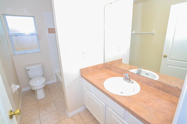Building Photo - Gorgeous home in College Park