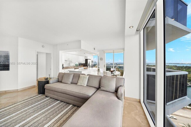 Foto del edificio - 4779 Collins Ave